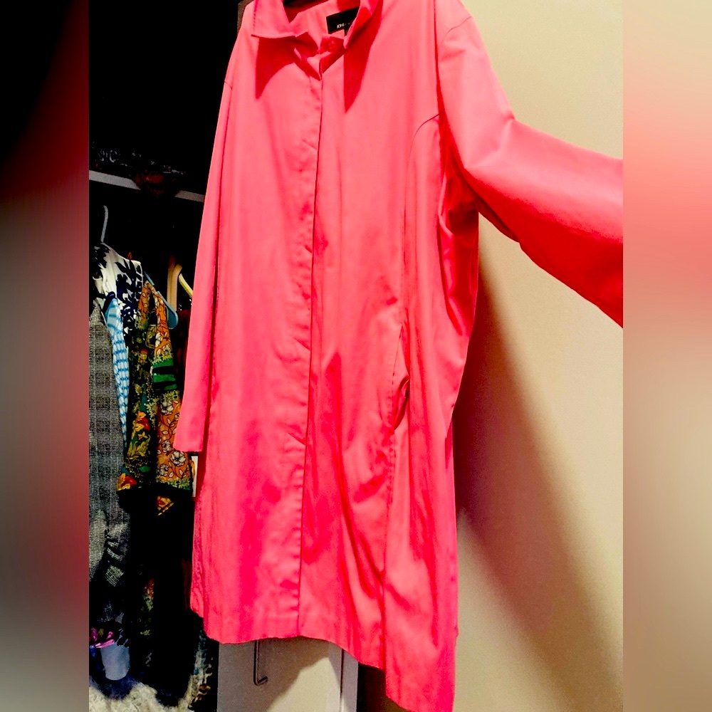 Jones New York Pink Trench Coat Lightweight like new button down and lined. 2x